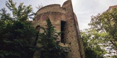 В столичном недострое блогеры обнаружили страшную находку: им даже пришлось прекратить съемку
