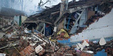 ВС РФ сбросили КАБ на магазин с людьми в Сумской области: есть жертвы