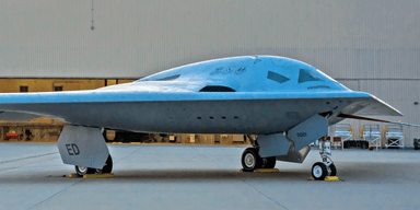 Новейший стелс-бомбардировщик B-21 США начал наземные испытания (фото)