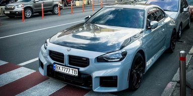 Стара школа: у Києві засвітився останній класичний спорткар BMW (фото)