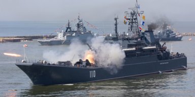 Супутникові знімки пошкодженого корабля "Оленегорский горняк" показали витік нафти (фото)
