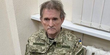 Продають не всі: АРМА завернуло з аукціону половину картин Медведчука (фото)