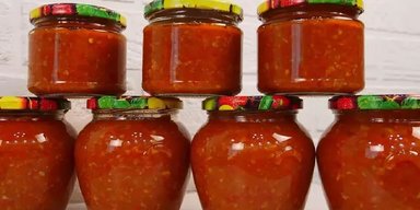 Аджика з кабачків: як приготувати соус із пікантним і м'яким смаком (відео)