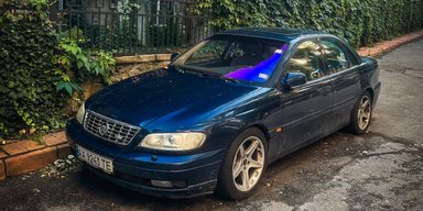 Німецький американець: у Києві засвітилося незвичне преміальне авто 2000-х (фото)