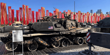 Abrams, Leopard 2A6, T-72: росЗМІ показали виставку "трофейної техніки ЗСУ" в Москві (відео)