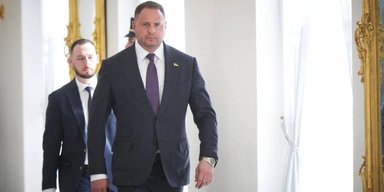 "Приклеился к Зеленскому": Politico рассказало о влиянии Ермака на принятие решений в Украине