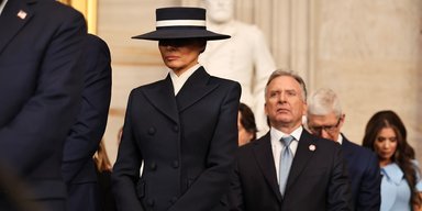 О чем предупредила мир своим нарядом на инаугурации Мелания Трамп, – мнения тарологов