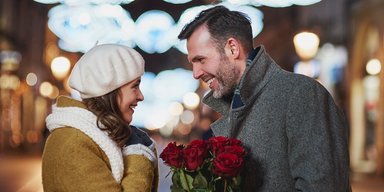 10 способов узнать, заинтересован ли парень в вас или просто дружелюбен