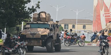 Боевики напали на резиденцию президента Чада: почти 20 человек погибли (фото)