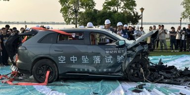 Екстремальний краш-тест: новий кросовер від Chery скинули з висоти 9 поверху (відео)