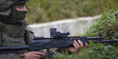 ВС РФ получили партию модернизированных АК-12: что улучшили в "Калашникове" (видео)