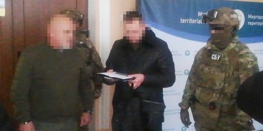 Вимагав майже 67 тисяч доларів: під Полтавою на хабарі затримано депутата (фото)