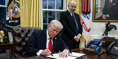 Трамп запретил въезжать в США гражданам 12 государств: кто попал в "черный список"