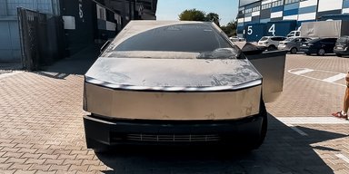 В Україні з'явився перший електричний пікап Tesla Cybertruck (відео)