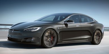 У Харкові наркозалежний понівечив електромобіль Tesla: як його покарали