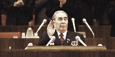 Декомунізація? Не чув! Чому, відбираючи українське громадянство, Зеленський схожий на генсека ЦК КПРС