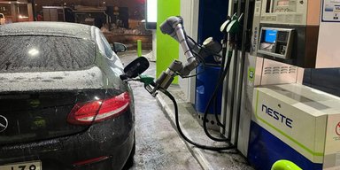 У Китаї на АЗС почали використовувати інноваційних роботів-заправників (відео)
