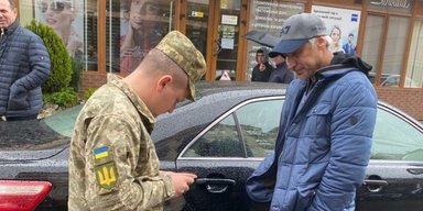 Мобілізація винна? Експерти пояснили, чому в січні населення масово знімало гроші з рахунків