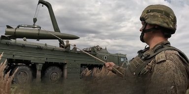 "Искандер" в Калінінграді й бомби в Арктиці: ЗС РФ задіяли ОТРК й Ту-95 на "Запад-2025" (відео)