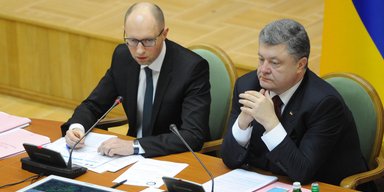 Поставить на паузу. Как фракция Порошенко торпедирует Кабмин Яценюка