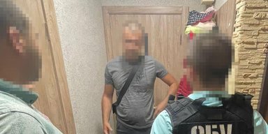 Серед "замовлень" — міністри: у Києві викрили "детективів", що стежили за українцями (фото)