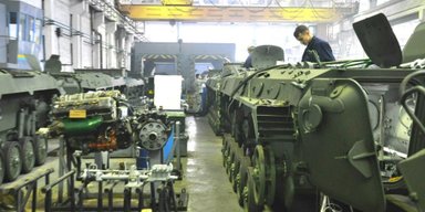 Договори із західним ВПК — це піар влади: Україна не зможе виробляти більше зброї, — експерт