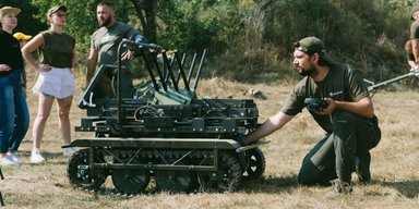 В Украине создали беспилотный РЭБ-вездеход AD BERSERK: как он поможет ВСУ (видео)