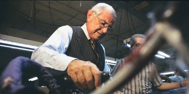 Одягав американських президентів: помер 95-річний кравець Мартін Грінфілд, який був родом з України