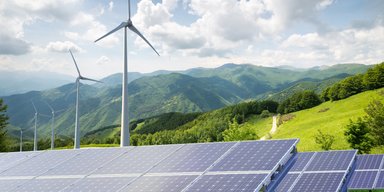 Сонячні панелі та вітряки стануть головним джерелом енергії до 2026 року: чому