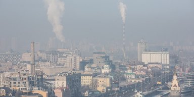 Київ затягнуло димом: у КМВА кажуть про погіршення якості повітря (карта)