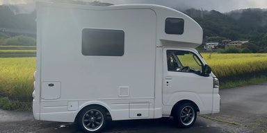 Меньше Skoda Fabia: в Японии выпустили миниатюрный дом на колесах за $23 700 (видео)