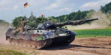 "С экипажем из Бундесвера": россияне выдали новый фейк об уничтожении танка Leopard