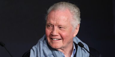 "Покончите с этим абсурдом": отец Анджелины Джоли обратился с просьбой к Брэду Питту (фото)