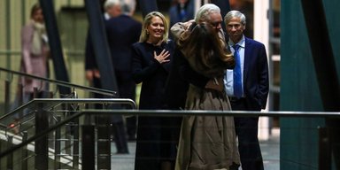 Жена Ассанжа попросила у его поклонников $520 тысяч: на что пойдут деньги (фото)