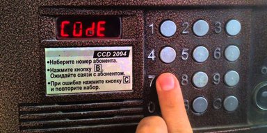Стучите - откроется. Как я за час взломала домофон в жилом доме