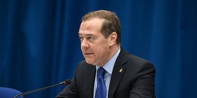 "Давайте влаштуємо": Медведєв через санкції хоче перетворити життя Заходу на "божевільний кошмар"