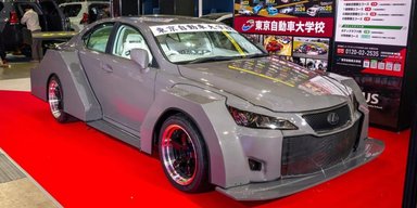 Безумный тюнинг: студенты превратили Lexus в оригинальное авто из Minecraft (видео)