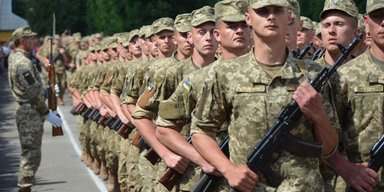 СМИ сообщили, что бойцы ВСУ останутся без зарплат: в Минфине отреагировали