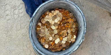 Сначала хотели все забрать себе: строители в Бельгии нашли золотые слитки и монеты на €9 млн