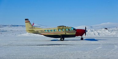 На Алясці впав літак Cessna Caravan із 10 пасажирами: уламки знайшли в морських льодах (фото)