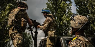 Не только деньгами: как "План стойкости" Зеленского "омолодит" ВСУ