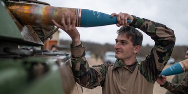 НАТО узгодило закупівлю сотень тисяч 155 мм боєприпасів, частину з яких отримає Україна, – ЗМІ