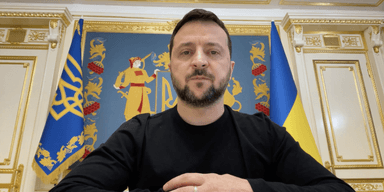 "Дякую кожному": Зеленський в останній день 2023-го відзначив 700 захисників України (відео)