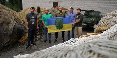 ОО "Фундація Течія" Олега Крота обеспечила фронт 2 тонами антидроновых сеток для защиты украинских бойцов