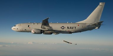 Китай украл в море детектор подводных лодок американского самолета P-8А (видео)