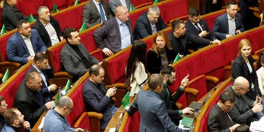Партнеры на раз. Какую цену заплатит "Слуга народа" за новую коалицию