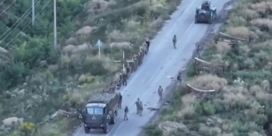 Українські військові показали, як взяли в полон велику групу росіян на КПП "Суджа" (відео)
