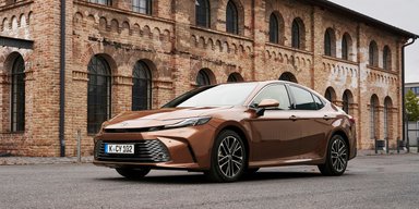 На український ринок виходить нова Toyota Camry 2025: комплектації та ціни (фото)