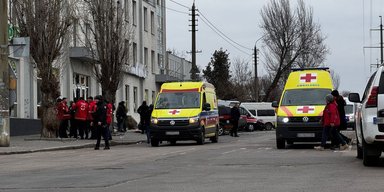 Підійшла до військових і підірвала себе: з'явились кадри вибуху у Миколаєві (фото)
