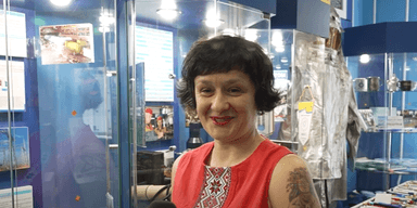 Ін­же­нер­ка Хмель­ницької АЕС встановила рекорд з колекціонування куль­ко­вих ру­чок (відео)